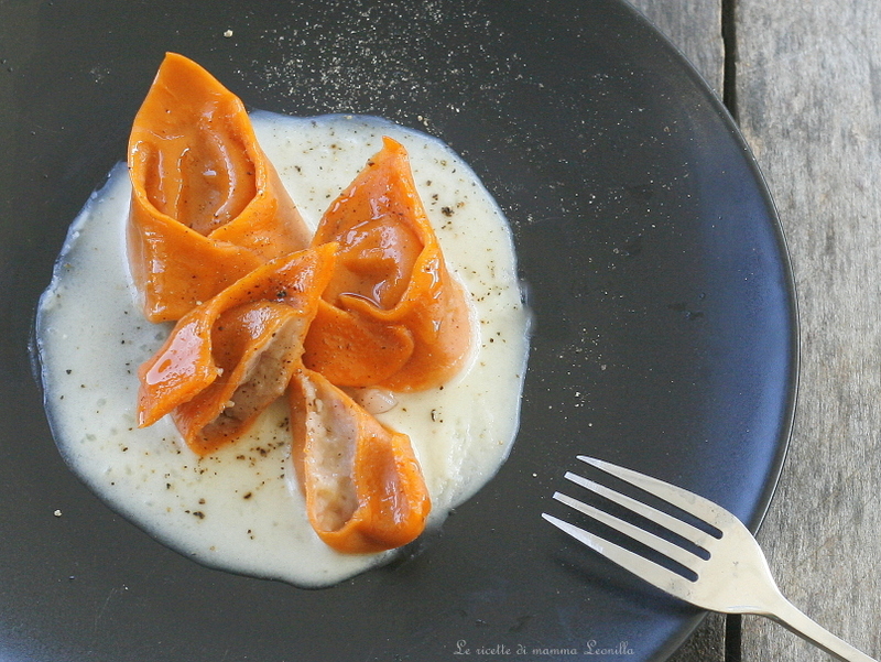TORTELLONI DI PATATE SPECK E NOCI con crema di parmigiano