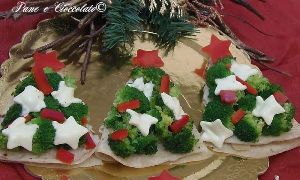 Alberelli di Natale di Piadina verdure e mozzarella