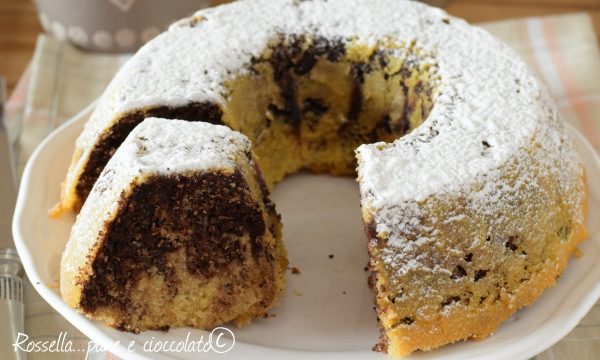 Ciambellone senza Burro alto e soffice variegato al cioccolato