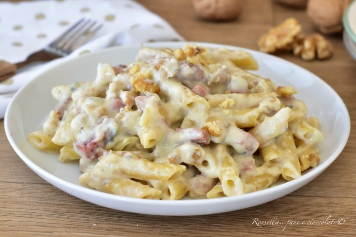 pasta gorgonzola noci e speck primo piatto ricetta