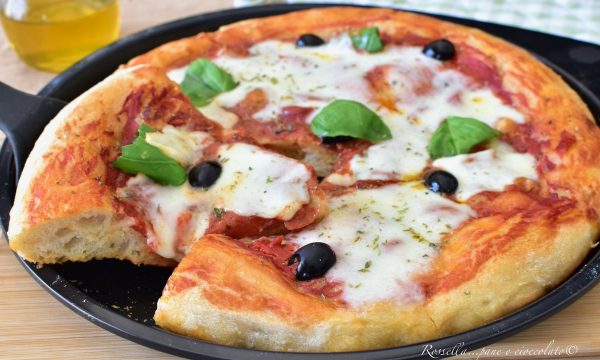 PIZZA Rotonda Fatta in Casa RICETTA da Pizzeria poco lievito