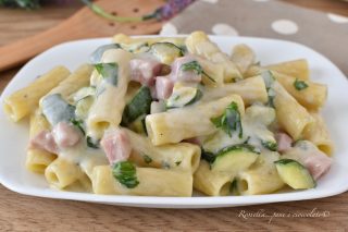 Pasta Zucchine Prosciutto Cotto e Gorgonzola anche come Pasta Fredda