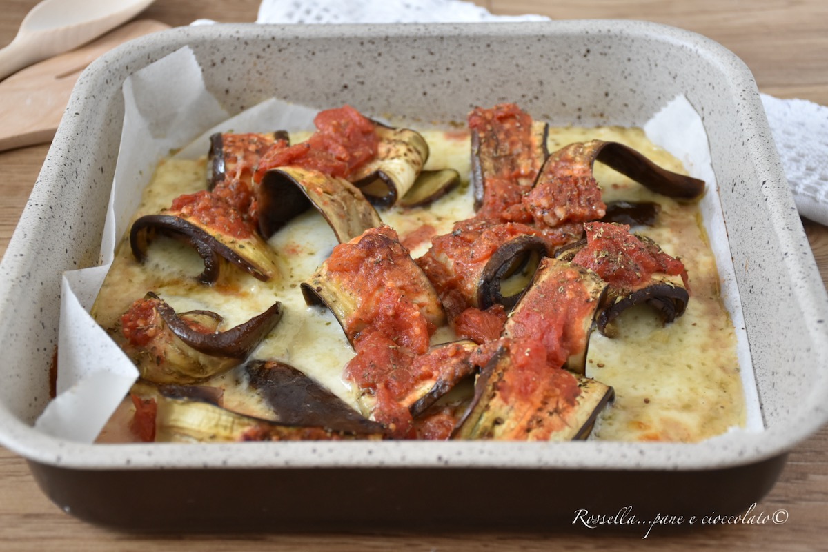 melanzane a fette al forno con pomodoro e mozzarella