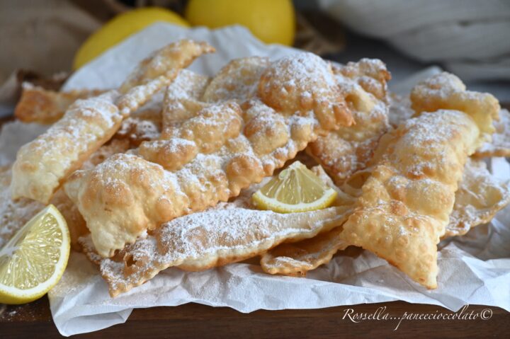 Chiacchiere Limone e Sambuca Dolce di Carnevale friabile Ricetta