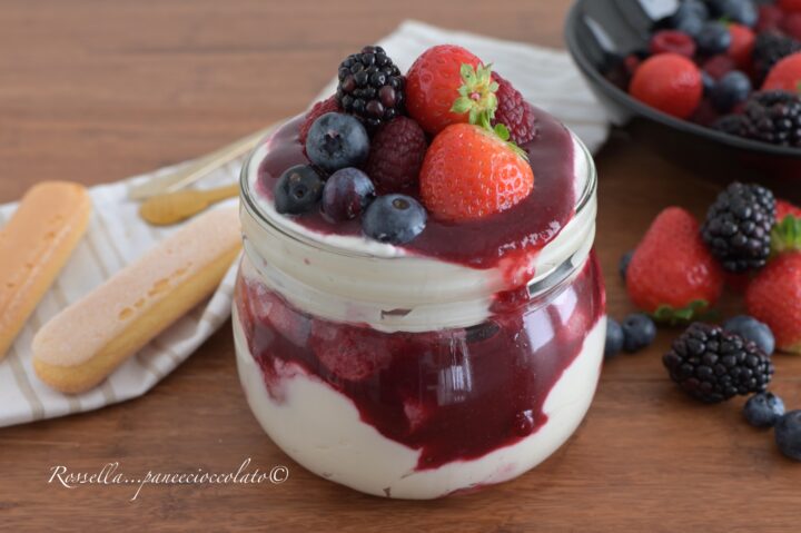 Tiramisu Yogurt e Frutti di Bosco Dolce dessert facilissimo 