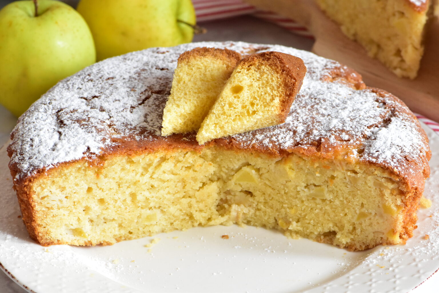 Torta di Mele Senza Zuccheri la Ricetta leggera pronta in una mescolata