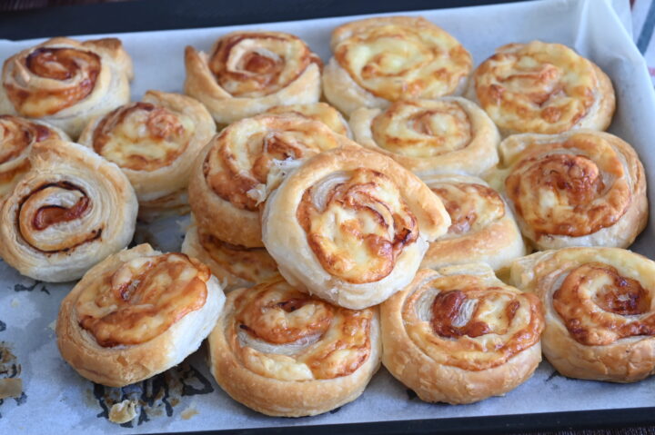 Girelle sfiziose di pasta sfoglia