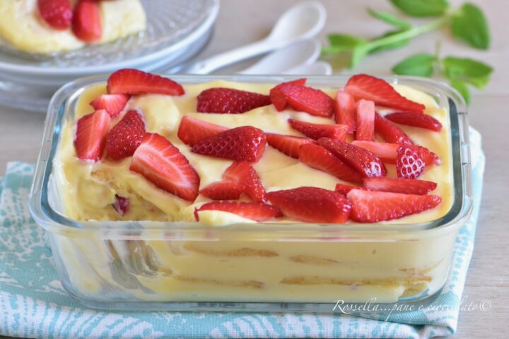 Delizia alle Fragole con Crema Pasticcera
