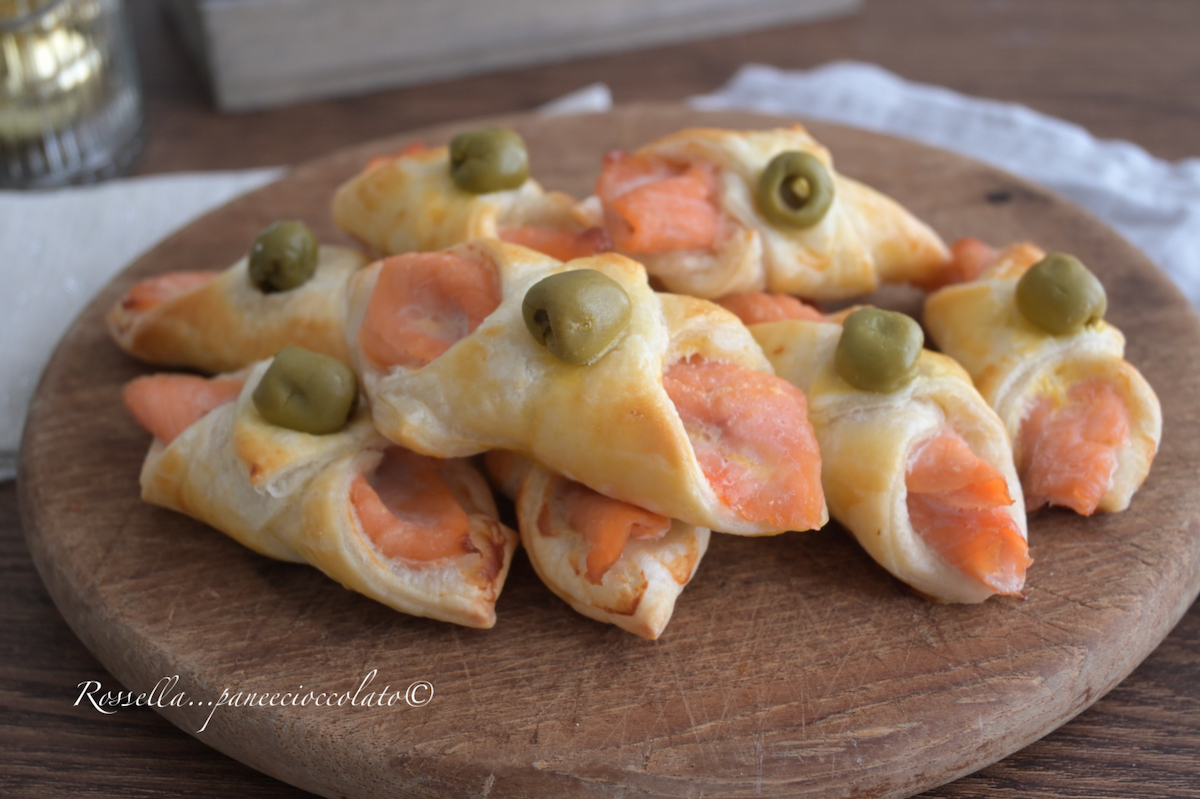 rustici di pasta sfoglia e salmone