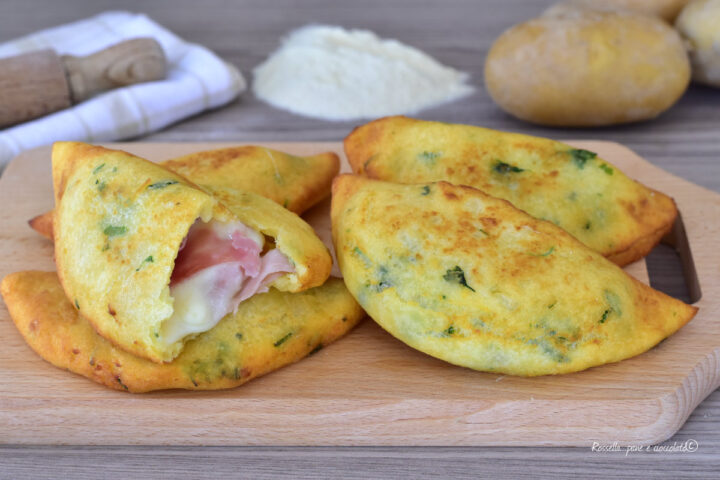 PANZEROTTI DI PATATE con RIPIENO FILANTE