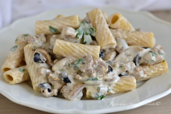 PASTA FUNGHI E SALSICCIA