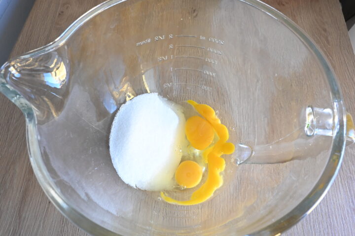 TORTA AL CIOCCOLATO ALTA E SOFFICE