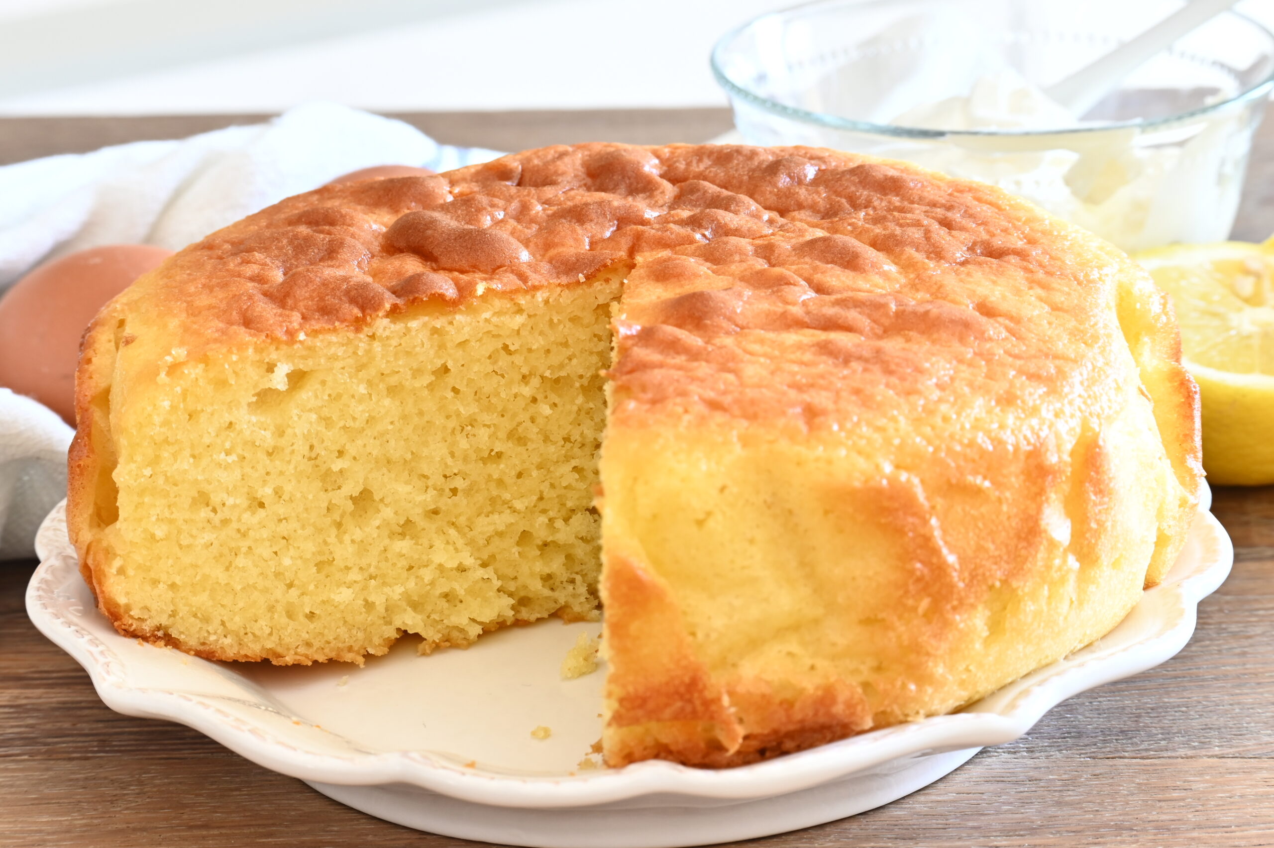 Torta allo Yogurt e Limone Alta, Soffice e che Resta Umida