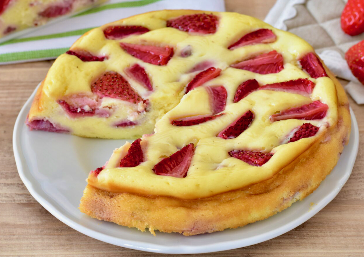Torta Cremosa alla Ricotta e Fragole