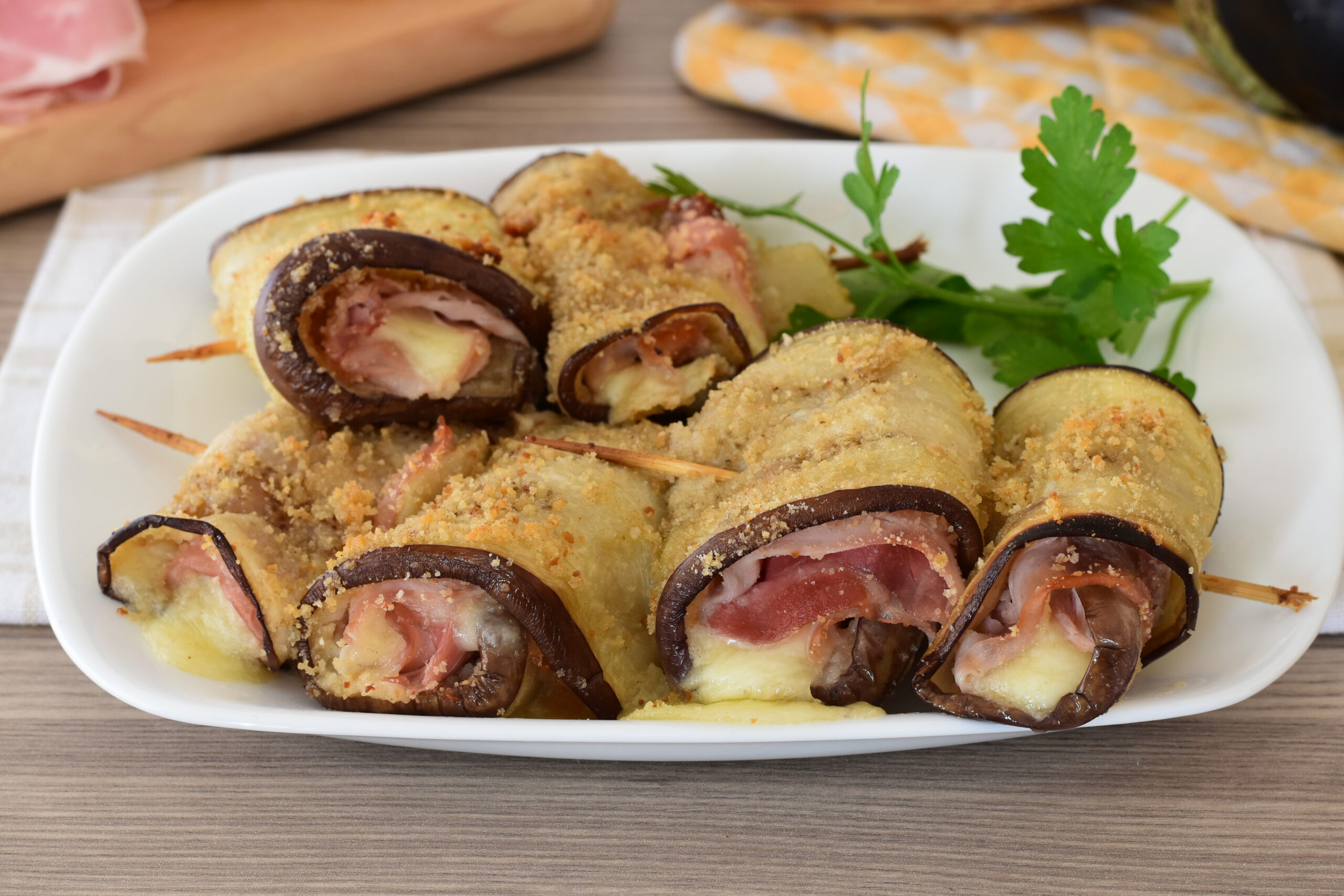 Rotolini di Melanzane Gratinati con Prosciutto e Scamorza