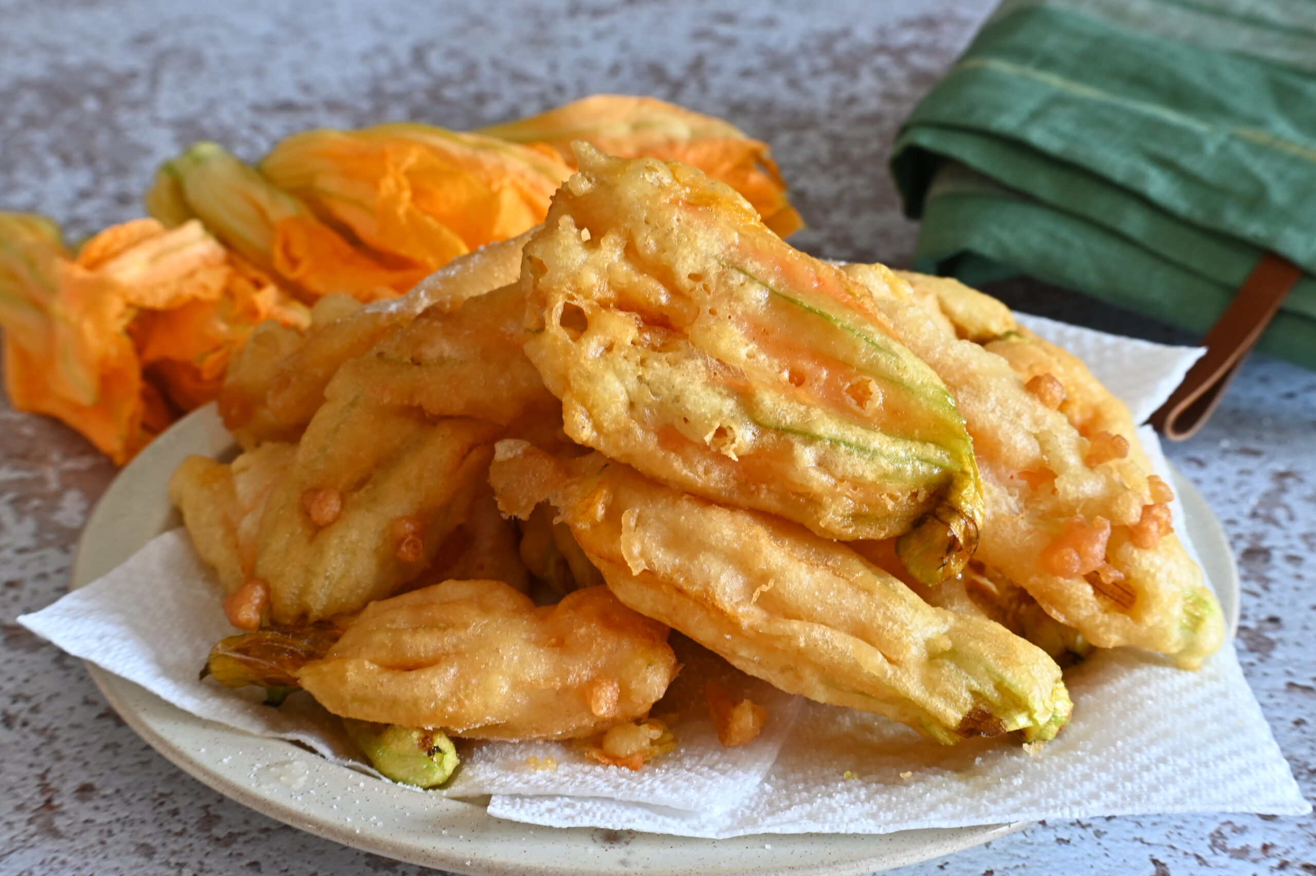 FIORI DI ZUCCA FRITTI Dorati: Ricetta con Pastella Croccante Perfetta