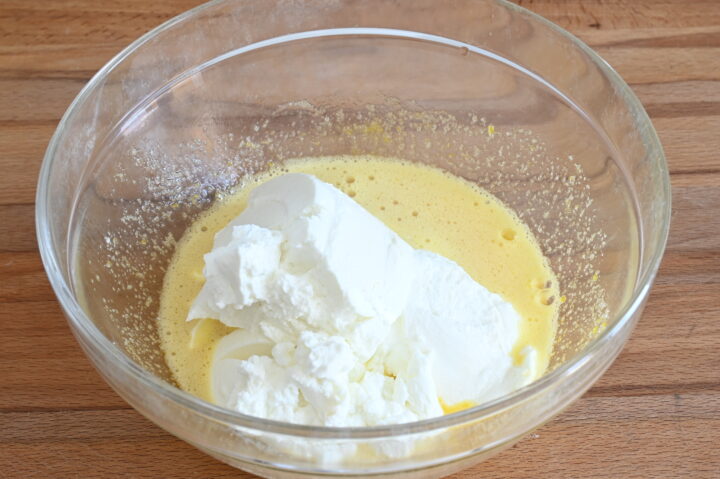 Come preparare la Torta allo Yogurt e Albicocche