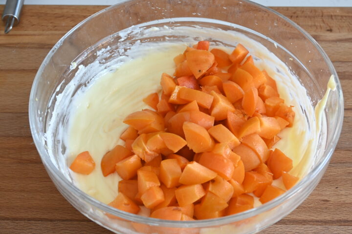 Come preparare la Torta allo Yogurt e Albicocche