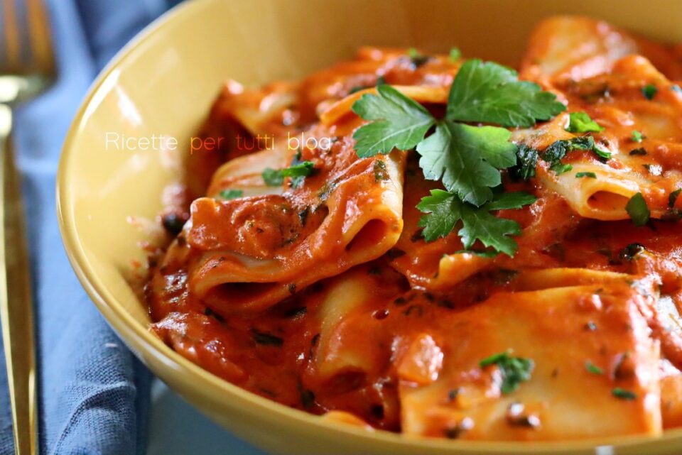 Paccheri cremosi al sugo * Ricette per tutti blog * Ricetta semplice e ...