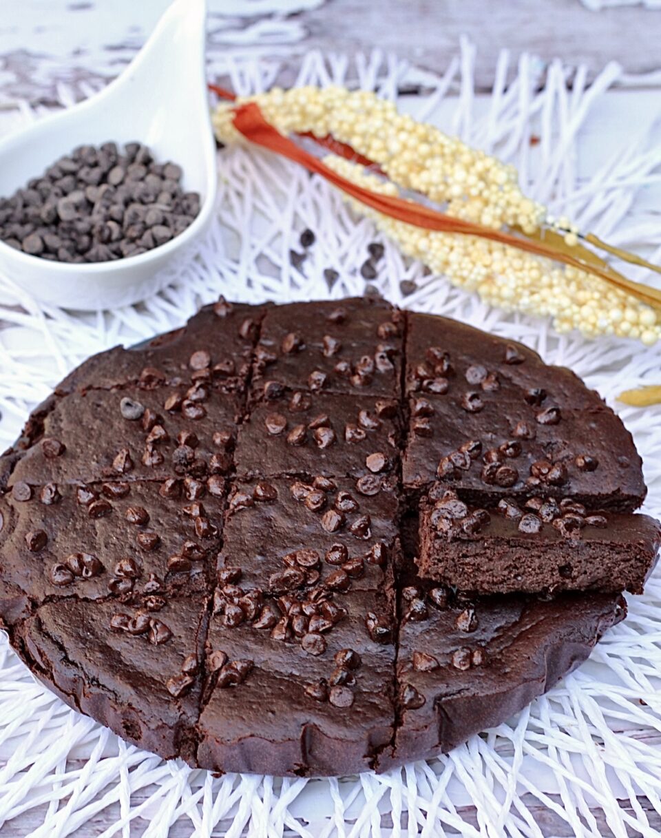Torta al cioccolato in friggitrice ad aria con soli 3 ingredietni e senza farina
