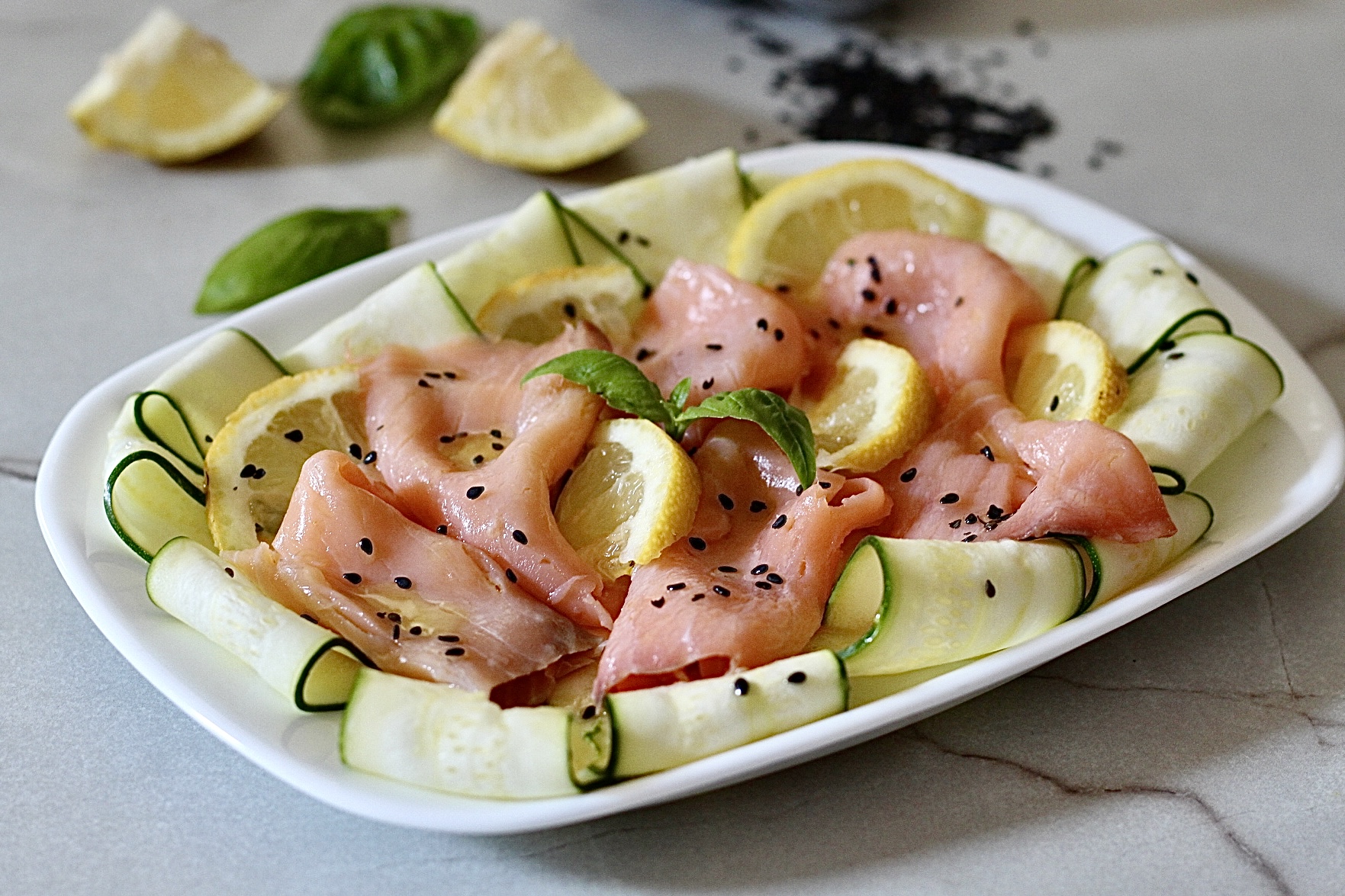 Carpaccio di zucchine e salmone, fresco, veloce e ci fai un figurone