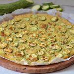 Schiacciata di zucchine senza farina, croccante e leggera.