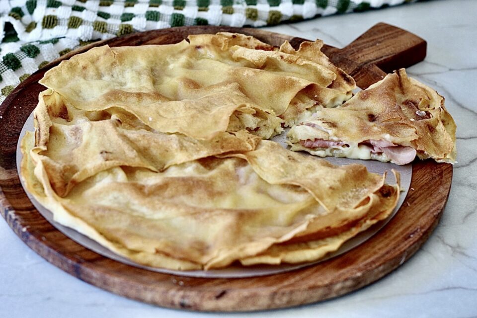 Finta focaccia farcita, con pane carassau