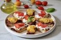 Tartine per aperitivo veloci e sfiziose senza troppi sbattiti.