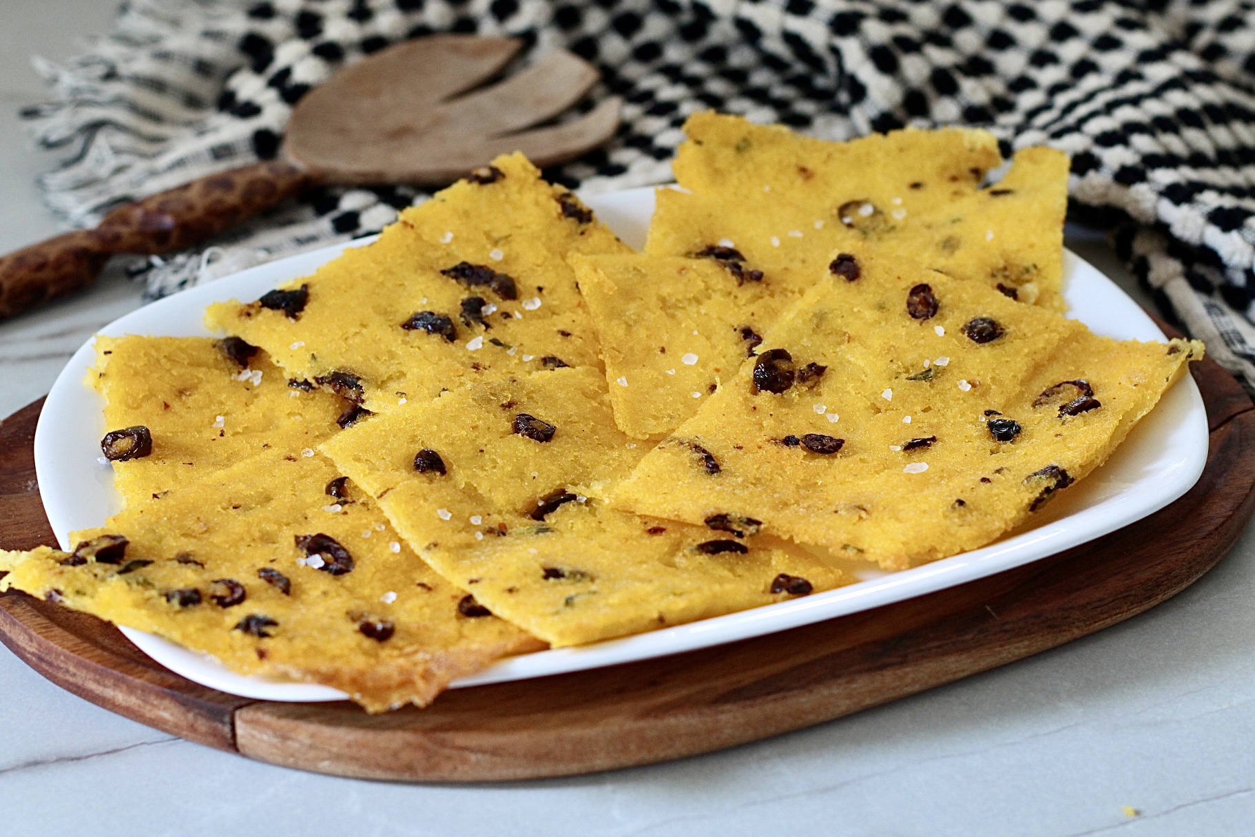 Schiacciata di polenta croccante, light, economica e tano buona.