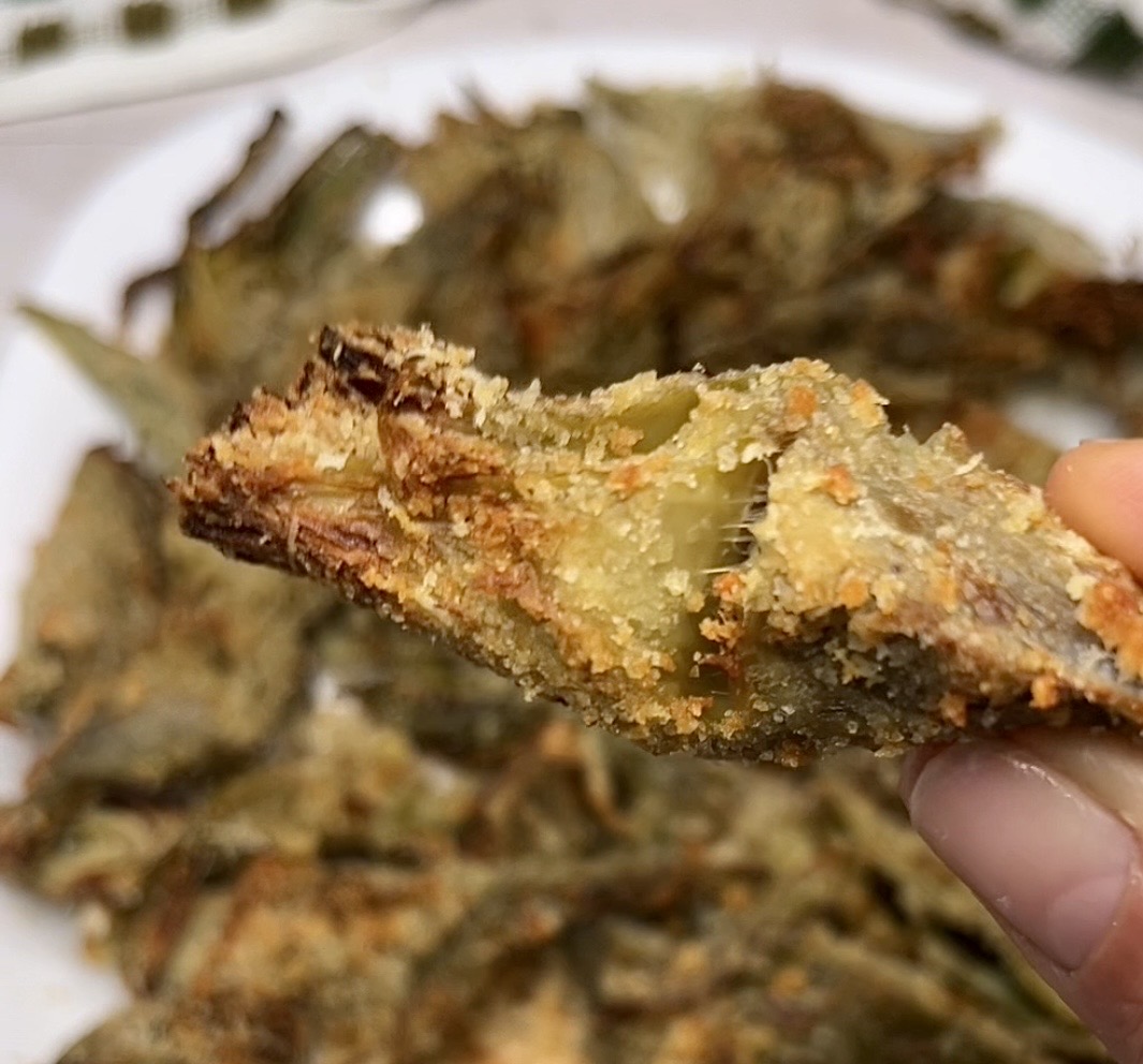 Carciofi gratinati in friggitrice ad aria, leggeri e croccanti.