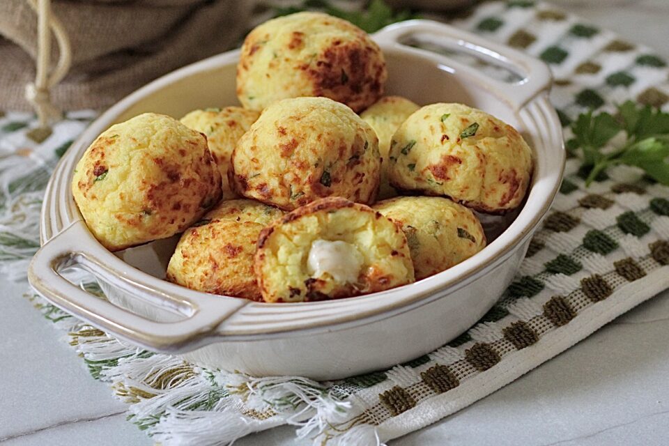 Polpette patate e ricotta filanti, senza uova, no fritte e no unte.