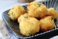Ricetta veloce per frittelle di baccala' dissalato e patate.