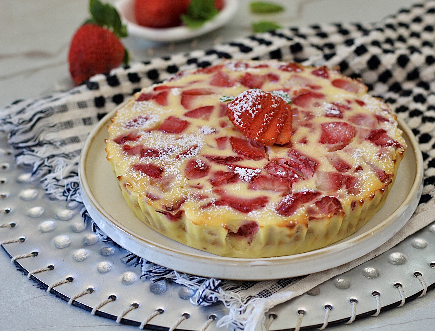 Torta magica alle fragole senza farina in friggitrice ad aria