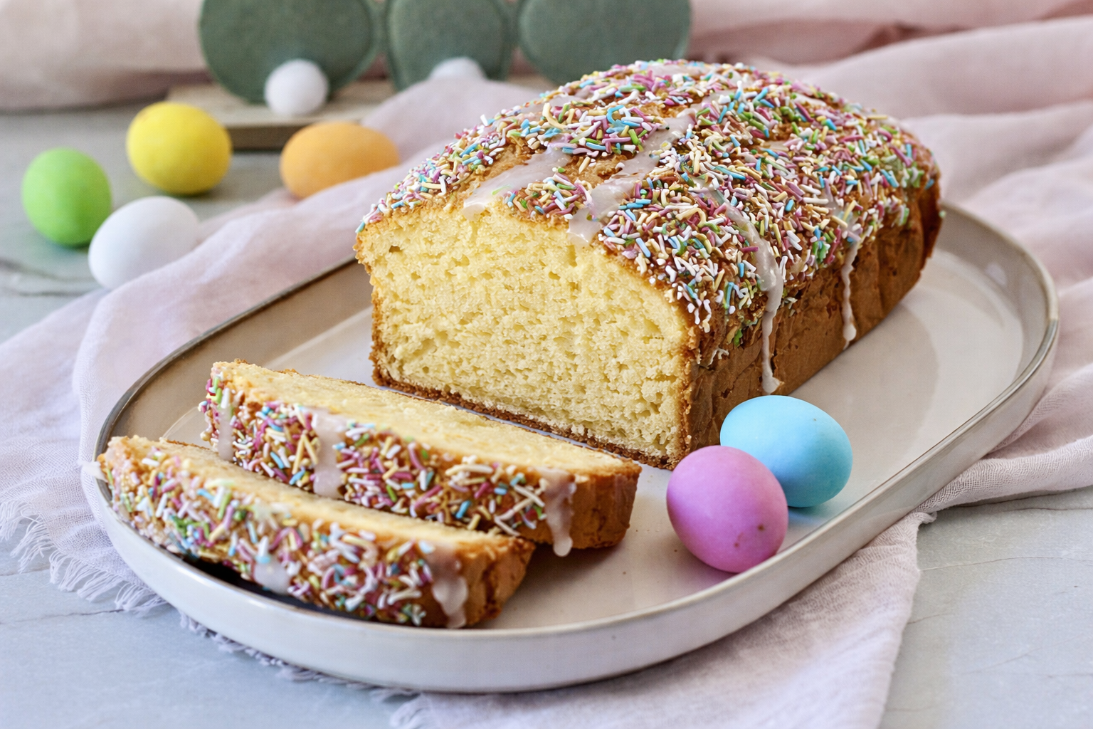 Plumcake soffice allo yogurt, semplice ma d'effetto, perfetto per Pasqua.