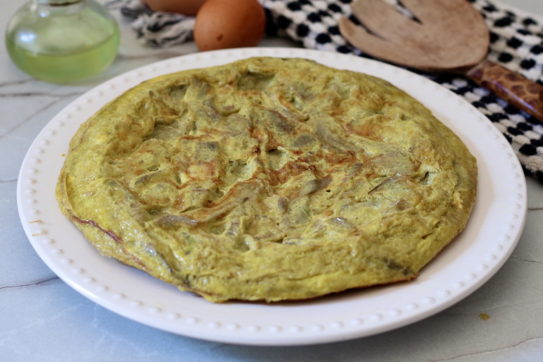 Come fare una frittata ai carciofi alta e soffice in pochi minuti.