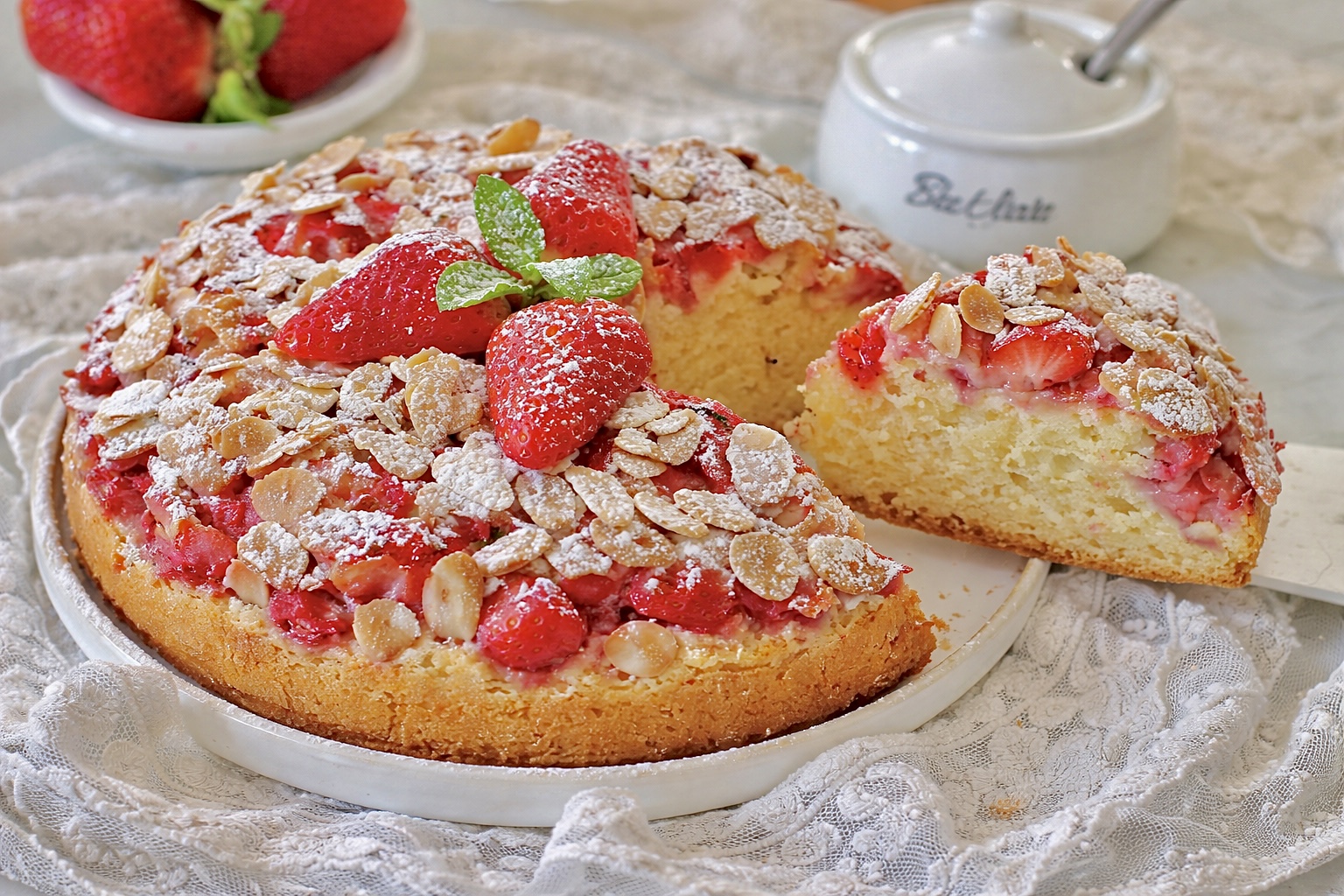 Torta fragole e yogurt, soffice e senza burro.