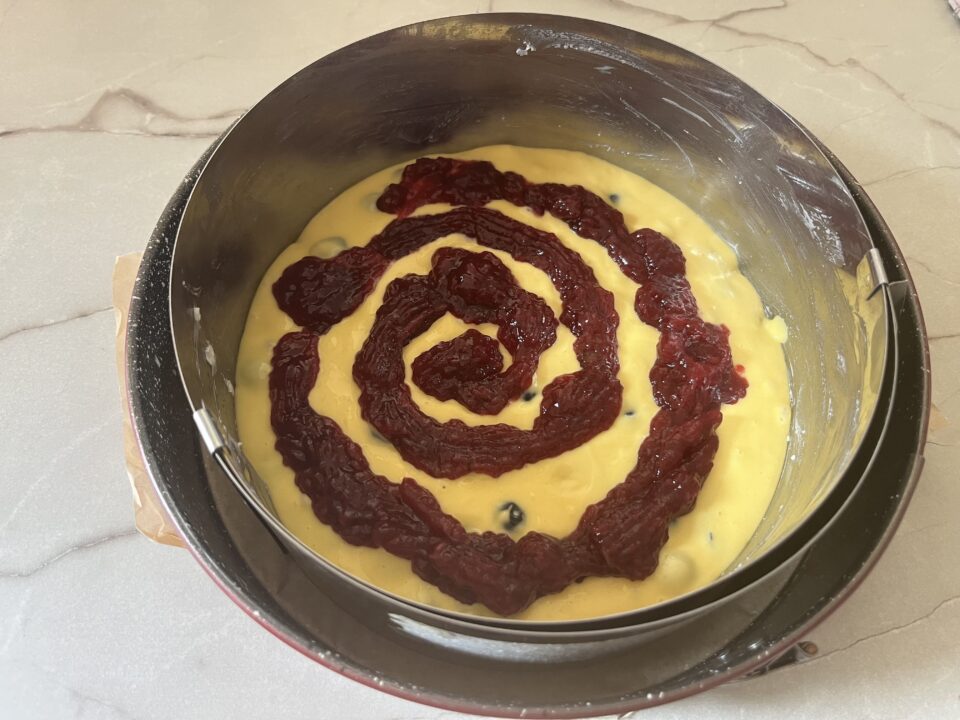 Torta con mirtilli e marmellata 