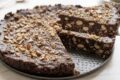 Torta fredda al cioccolato e mandorle senza cottura, vegana e senza zuccheri aggiunti