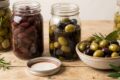 Tutti i trucchi per fare le Olive in Salamoia sode in modo genuino.