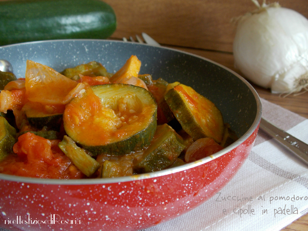 Zucchine Al Pomodoro E Cipolla In Padella Ricettesfiziosedirosaria 