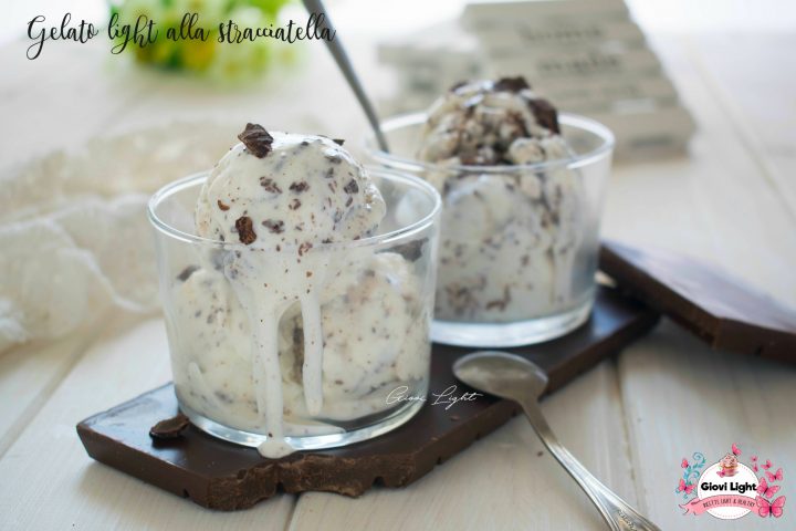 Gelato light alla stracciatella con soli 2 ingredienti!