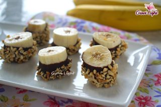 Banane con cioccolato e mandorle