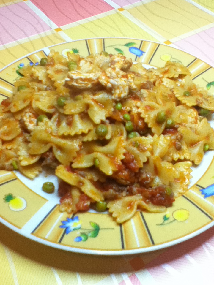 Farfalle tacchino e piselli | Ricette Veloci di Tania