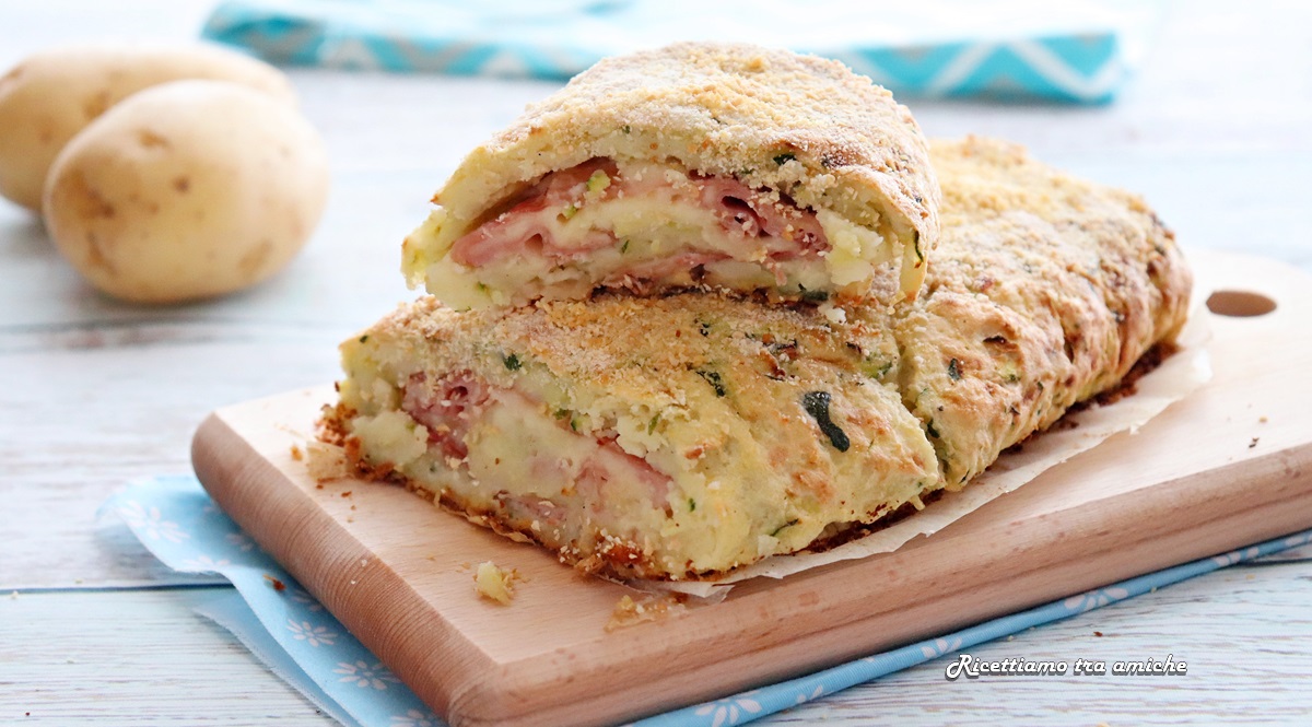 Polpettone di patate e zucchine farcito con prosciutto e scamorza