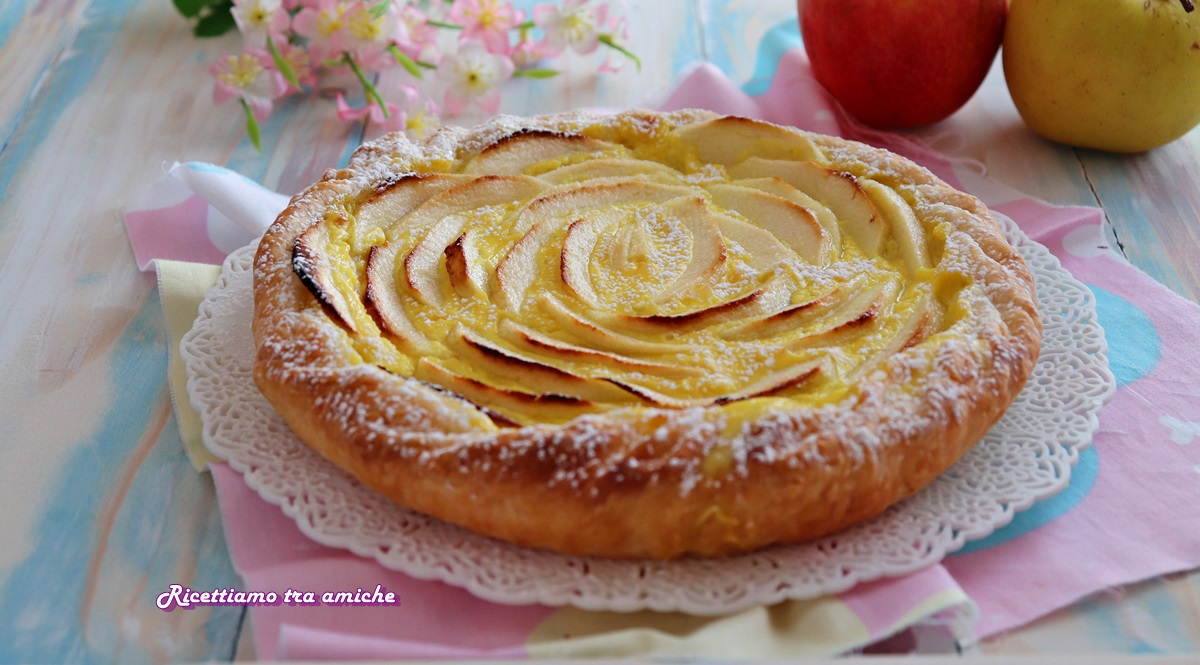 Torta di sfoglia con crema pasticcera e mele - ricetta