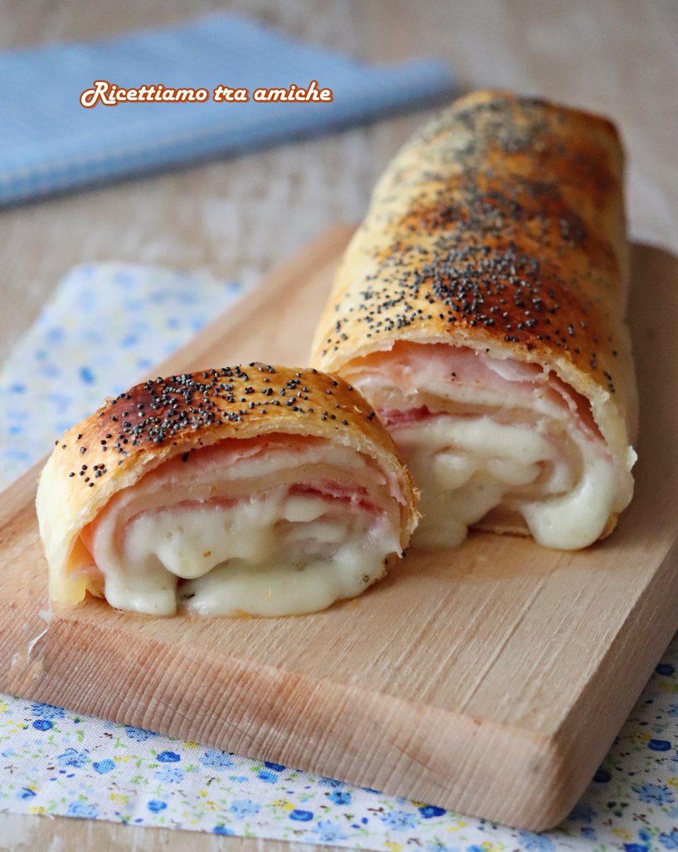 Rotolo di pasta sfoglia con prosciutto cotto e provola