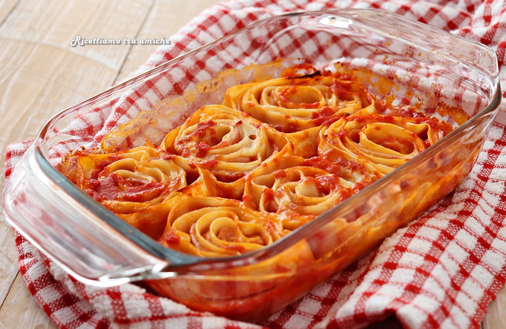 Girelle di lasagne con prosciutto cotto e provola PRIMO PIATTO