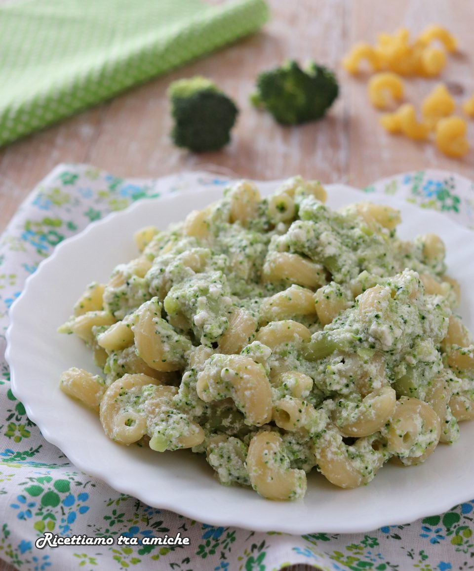 Pasta cremosa con broccoli e ricotta primo piatto cremoso