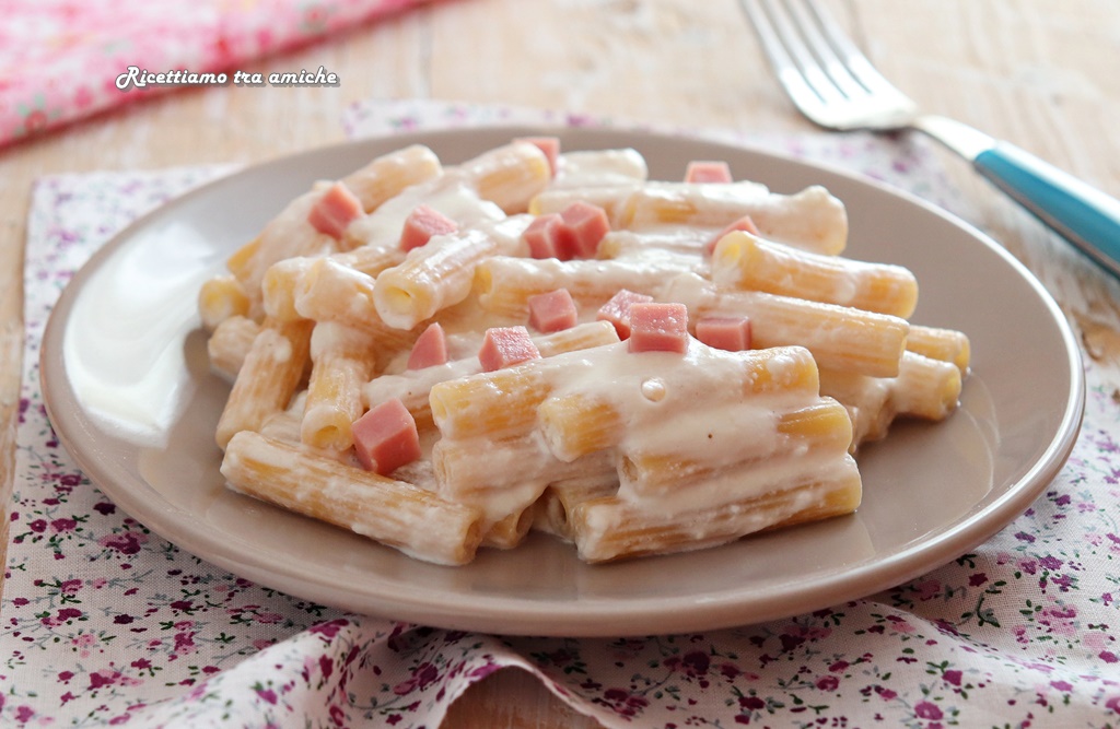 Pasta cremosa con ricotta e prosciutto cotto - PRIMO PIATTO