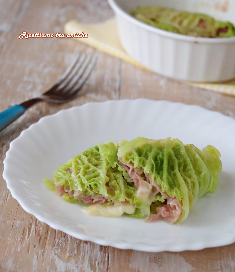 Involtini di verza con prosciutto cotto e formaggio al forno